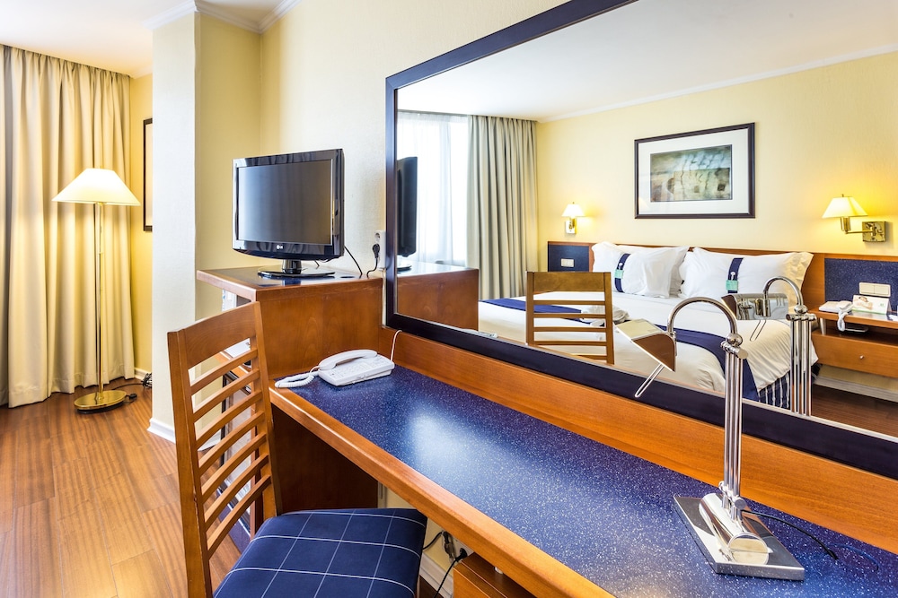 Holiday Inn Lisbon by IHG — Hotel rooms in Lisbon, Lisboa