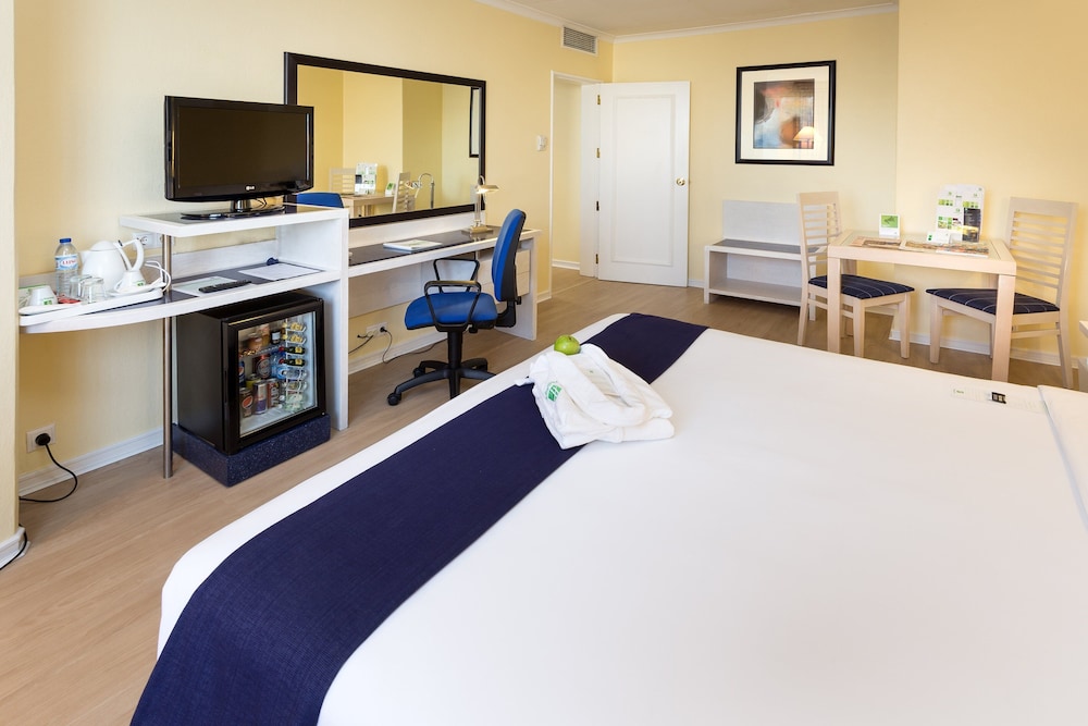 Holiday Inn Lisbon by IHG — Hotel rooms in Lisbon, Lisboa