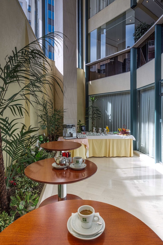 Holiday Inn Lisbon by IHG — Restaurant & bars in Lisbon, Lisboa