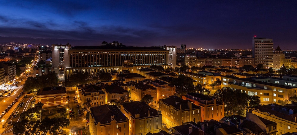 Holiday Inn Lisbon by IHG — Hotel building in Lisbon, Lisboa