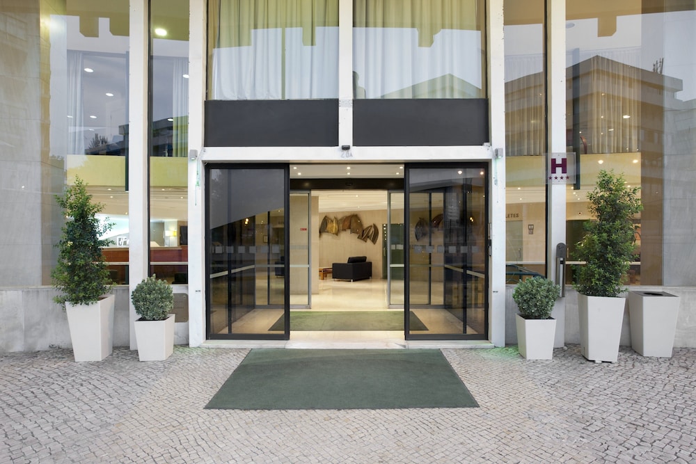 Holiday Inn Lisbon by IHG — Hotel building in Lisbon, Lisboa