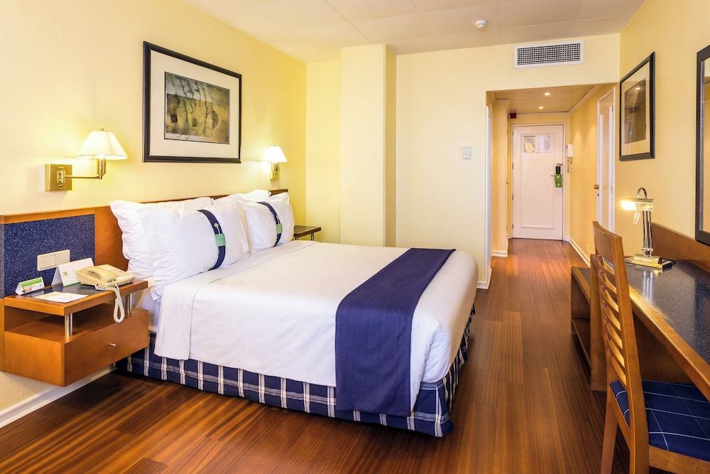 Holiday Inn Lisbon by IHG — Hotel rooms in Lisbon, Lisboa