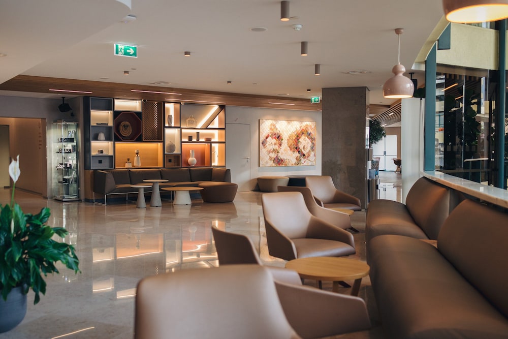 Holiday Inn Lisbon by IHG — Hotel building in Lisbon, Lisboa