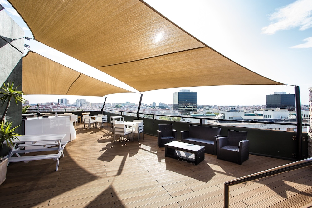 Holiday Inn Lisbon by IHG — Restaurant & bars in Lisbon, Lisboa