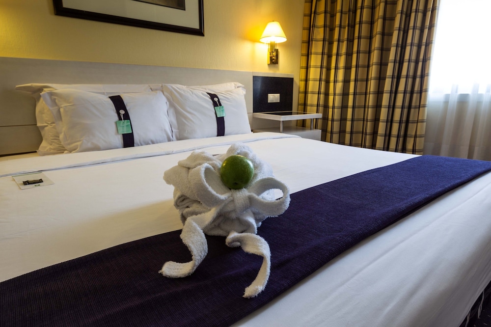 Holiday Inn Lisbon by IHG — Hotel rooms in Lisbon, Lisboa