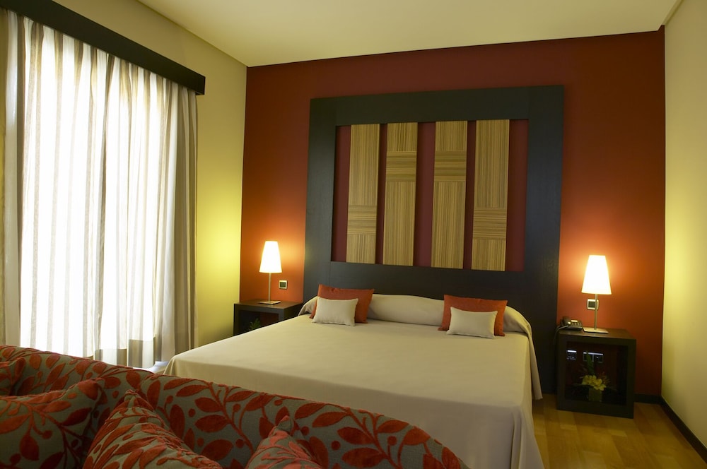 Hotel Lisboa — Hotel rooms in Lisbon, Lisboa