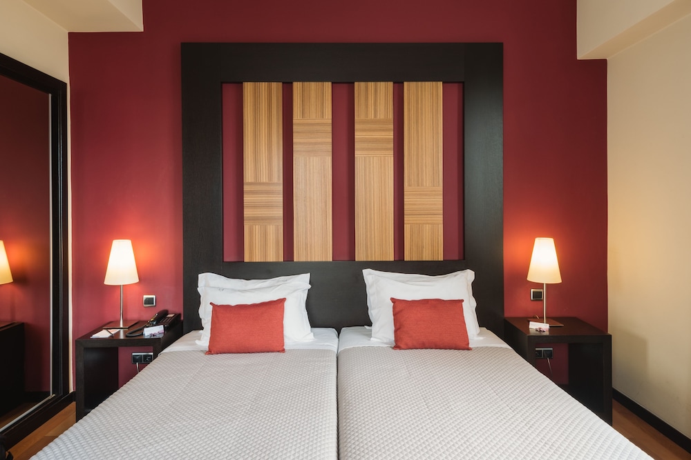 Hotel Lisboa — Hotel rooms in Lisbon, Lisboa