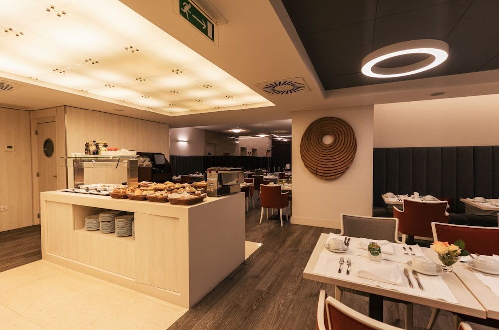 Marques De Pombal Hotel — Restaurant & bars in Lisbon, Lisboa