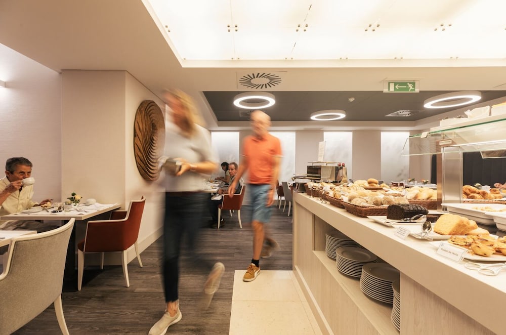 Marques De Pombal Hotel — Restaurant & bars in Lisbon, Lisboa