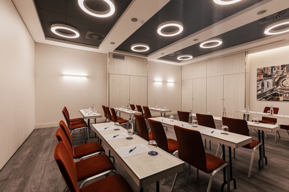 Marques De Pombal Hotel — Hotel building in Lisbon, Lisboa