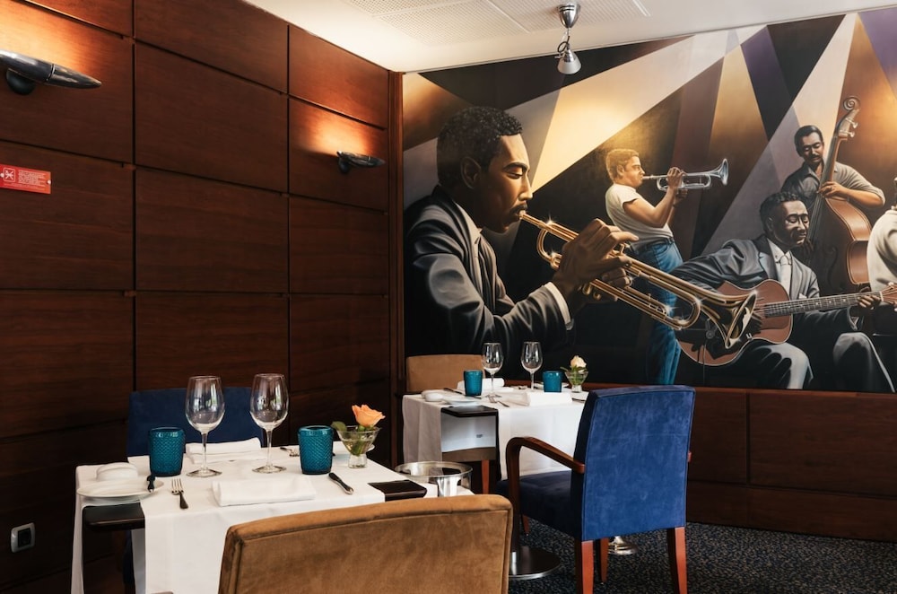 Marques De Pombal Hotel — Restaurant & bars in Lisbon, Lisboa