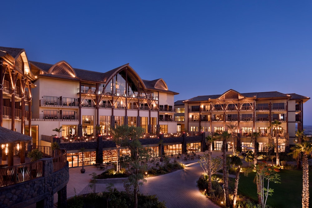 Lapita, Dubai Parks and Resorts, Autograph Collection — Hotel building in Dubai
