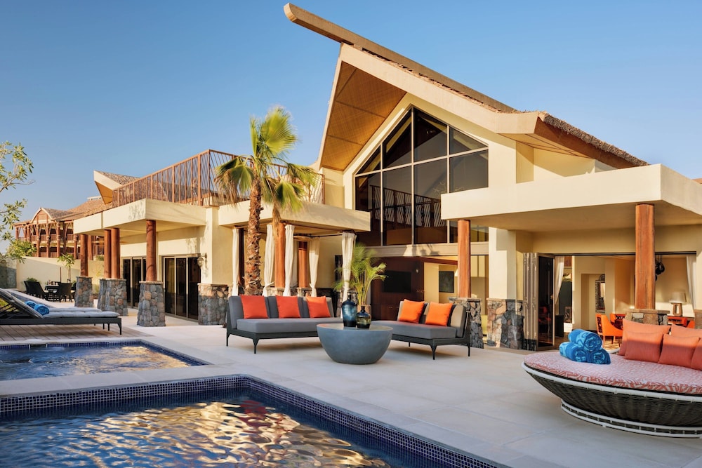 Lapita, Dubai Parks and Resorts, Autograph Collection — Swimming pool in Dubai