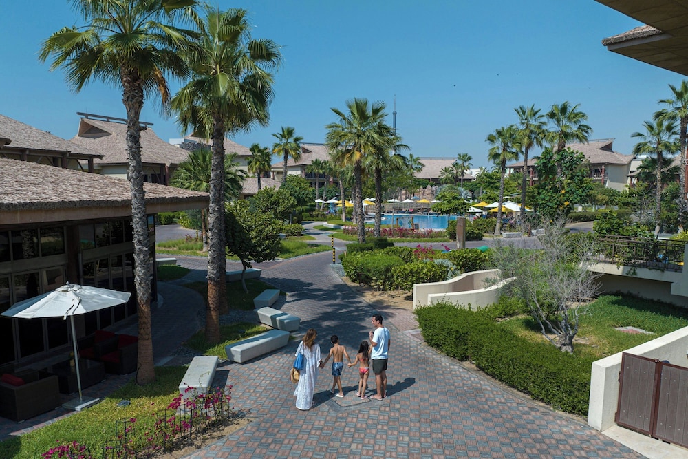 Lapita, Dubai Parks and Resorts, Autograph Collection — Swimming pool in Dubai