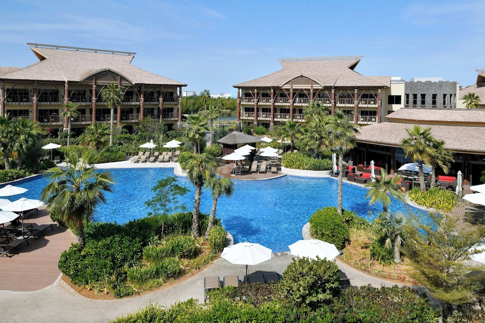 Lapita, Dubai Parks and Resorts, Autograph Collection — Swimming pool in Dubai