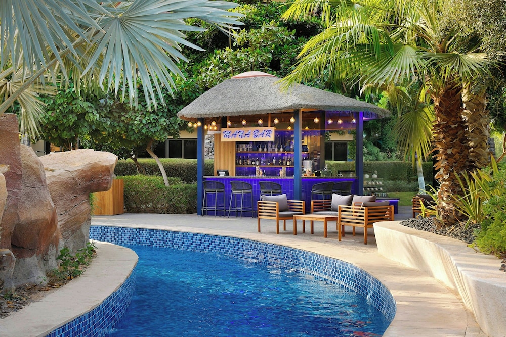 Lapita, Dubai Parks and Resorts, Autograph Collection — Swimming pool in Dubai
