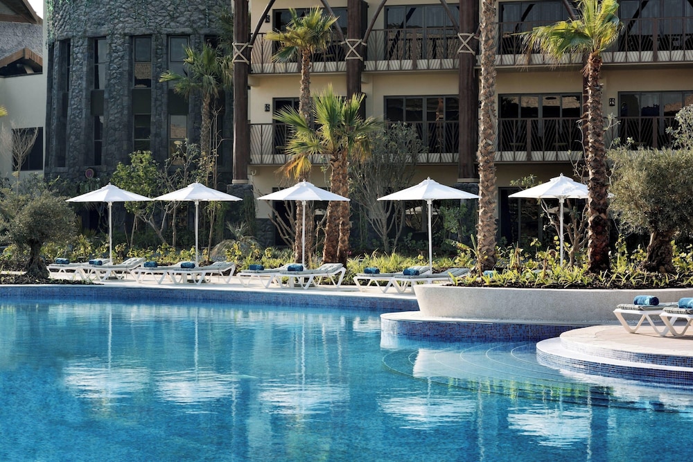 Lapita, Dubai Parks and Resorts, Autograph Collection — Swimming pool in Dubai