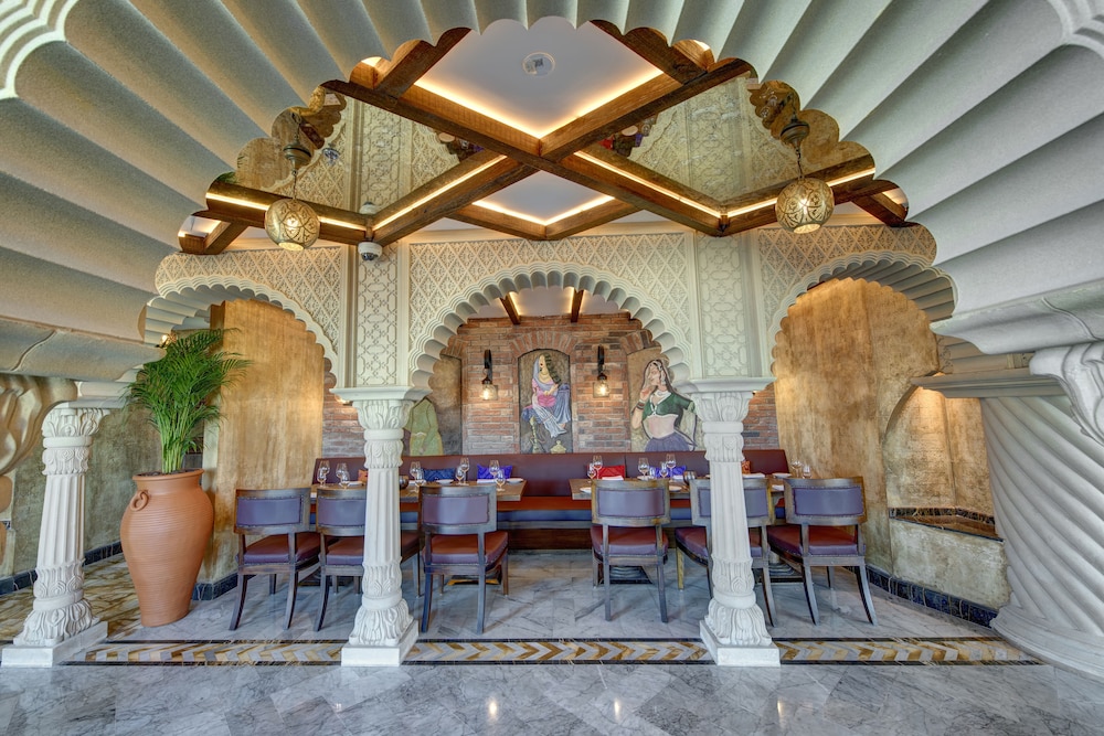 Dukes The Palm Dubai Hotel — Restaurant & bars in Dubai