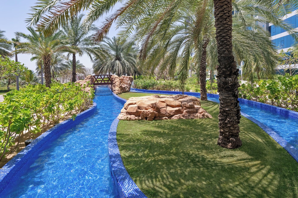 Dukes The Palm Dubai Hotel — Swimming pool in Dubai