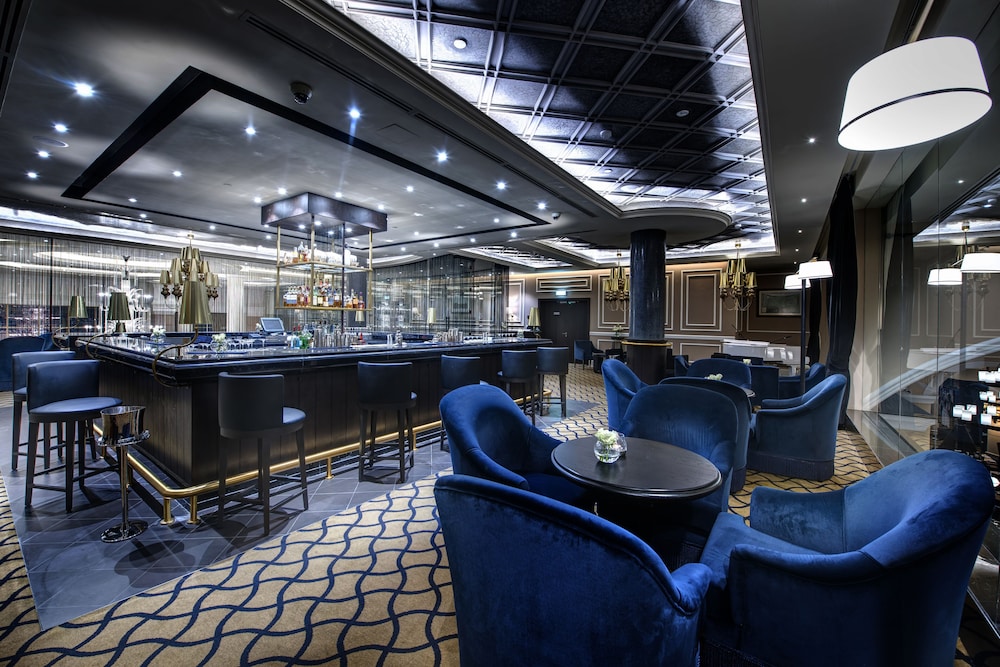 Dukes The Palm Dubai Hotel — Restaurant & bars in Dubai