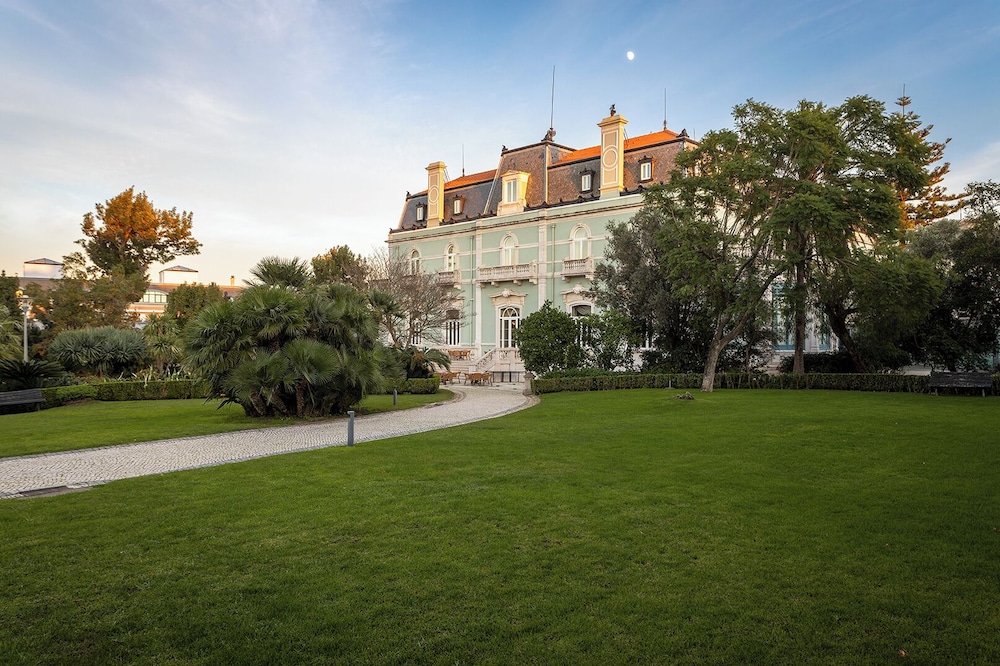 Pestana Palace Lisboa Hotel & National Monument - The Leading Hotels of the World — Hotel building in Lisbon, Lisboa