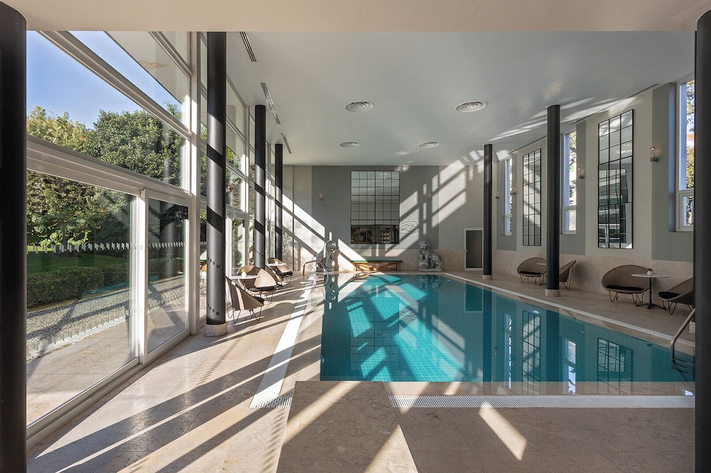 Pestana Palace Lisboa Hotel & National Monument - The Leading Hotels of the World — Swimming pool in Lisbon, Lisboa