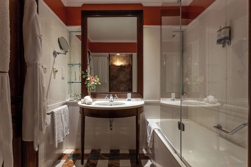 Pestana Palace Lisboa Hotel & National Monument - The Leading Hotels of the World — Hotel rooms in Lisbon, Lisboa