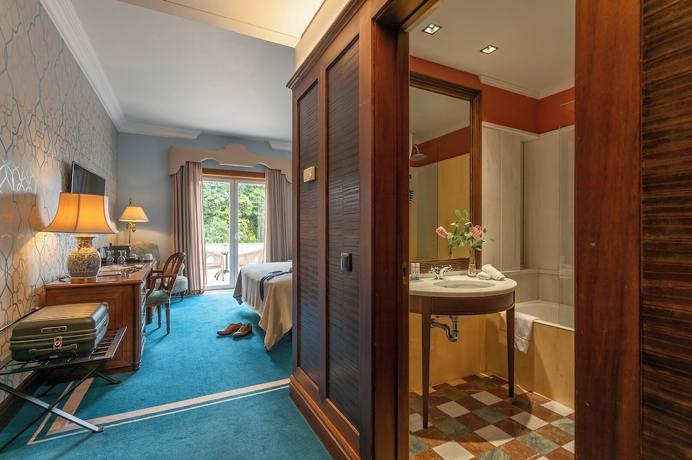 Pestana Palace Lisboa Hotel & National Monument - The Leading Hotels of the World — Hotel rooms in Lisbon, Lisboa