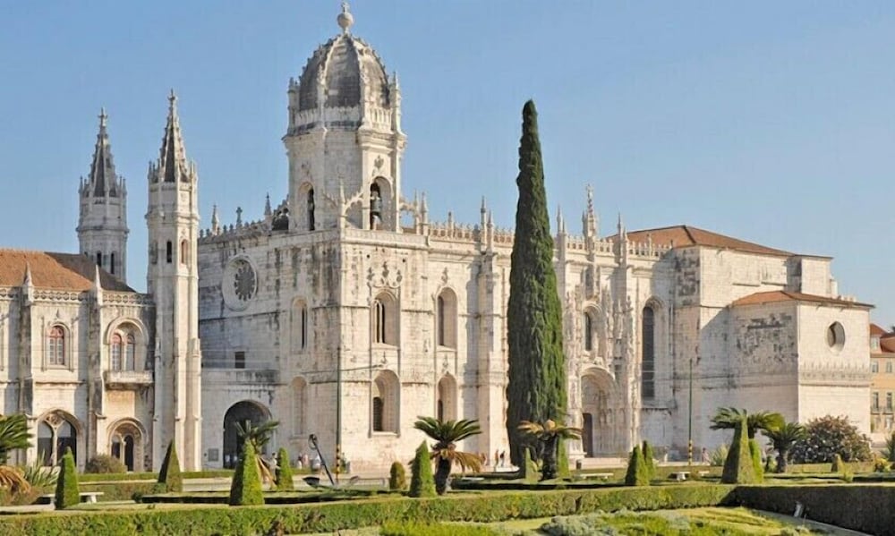 Radisson Blu Hotel — Attractions in the area in Lisbon, Lisboa