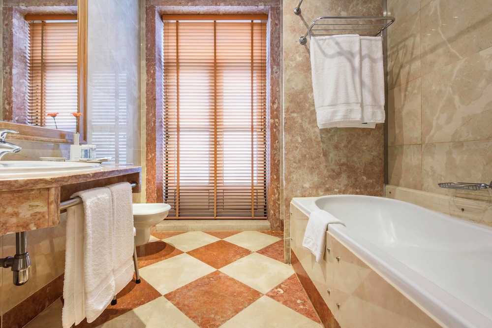 Hotel Real Palacio — Hotel rooms in Lisbon, Lisboa