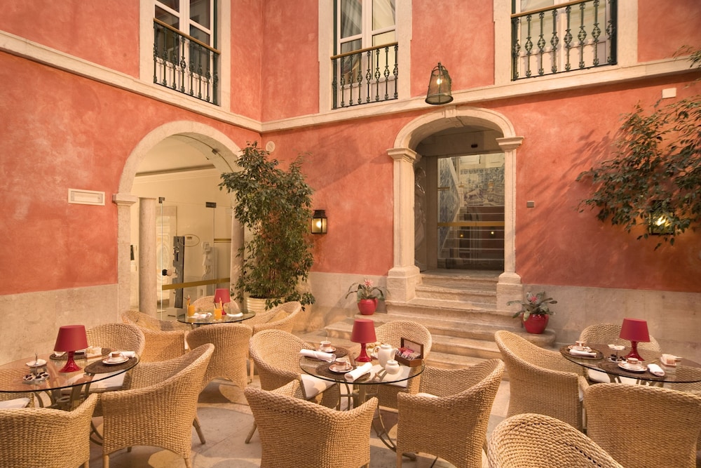 Hotel Real Palacio — Restaurant & bars in Lisbon, Lisboa
