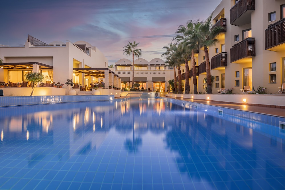 Giannoulis Santa Marina Plaza - Adults Only — Swimming pool in Chania