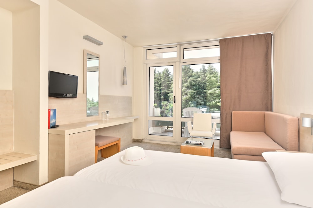 Hotel Mediteran Plava Laguna — Hotel rooms in Poreč, Istria