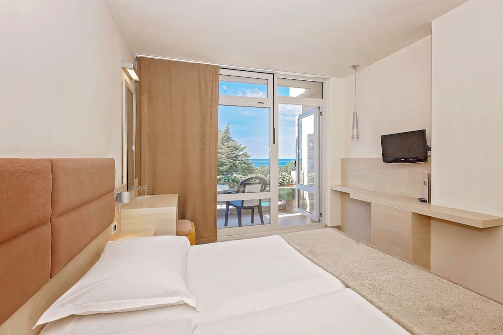 Hotel Mediteran Plava Laguna — Hotel rooms in Poreč, Istria