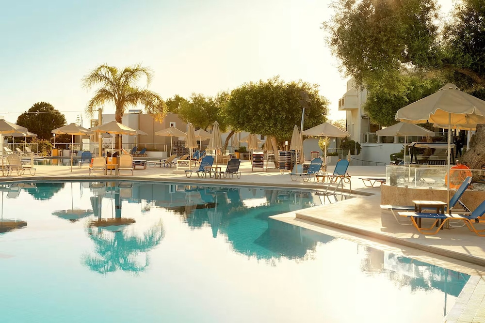 Sirios Village Hotel & Bungalows - All Inclusive — Swimming pool in Chania
