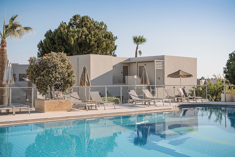 Sirios Village Hotel & Bungalows - All Inclusive — Swimming pool in Chania