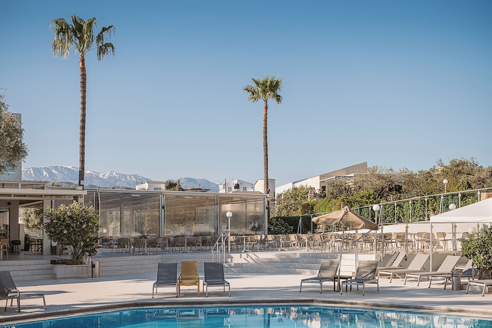 Sirios Village Hotel & Bungalows - All Inclusive — Swimming pool in Chania