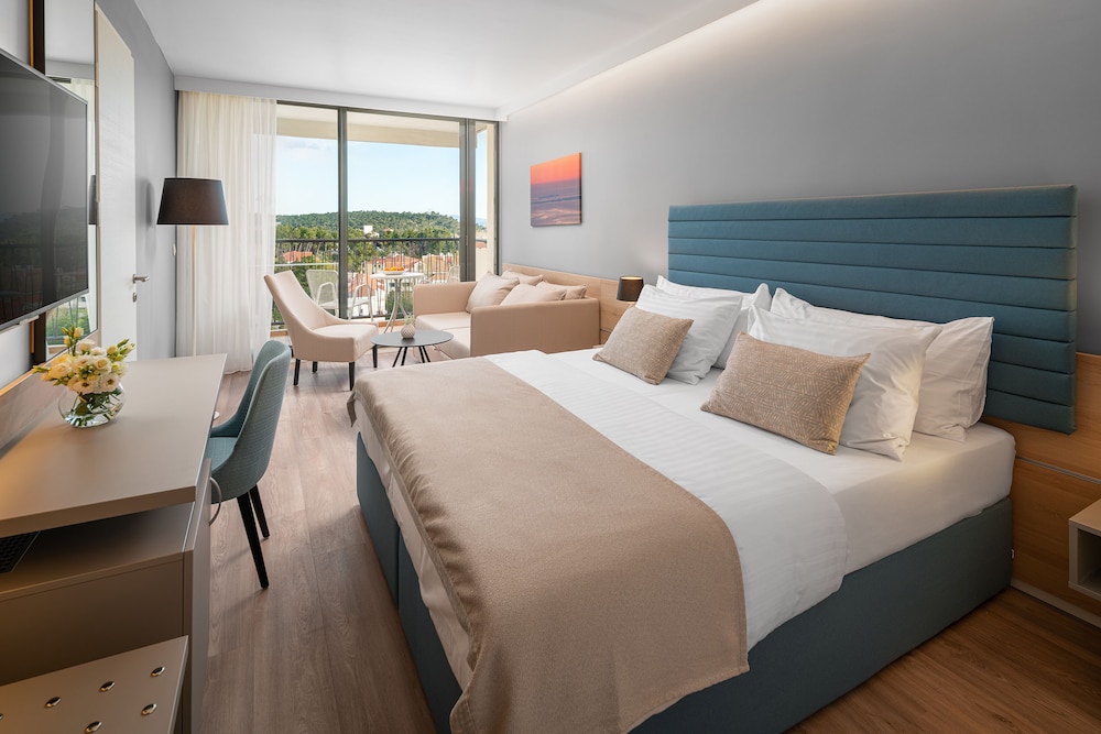 Valamar Meteor Hotel — Hotel rooms in Makarska, Split-Dalmatia