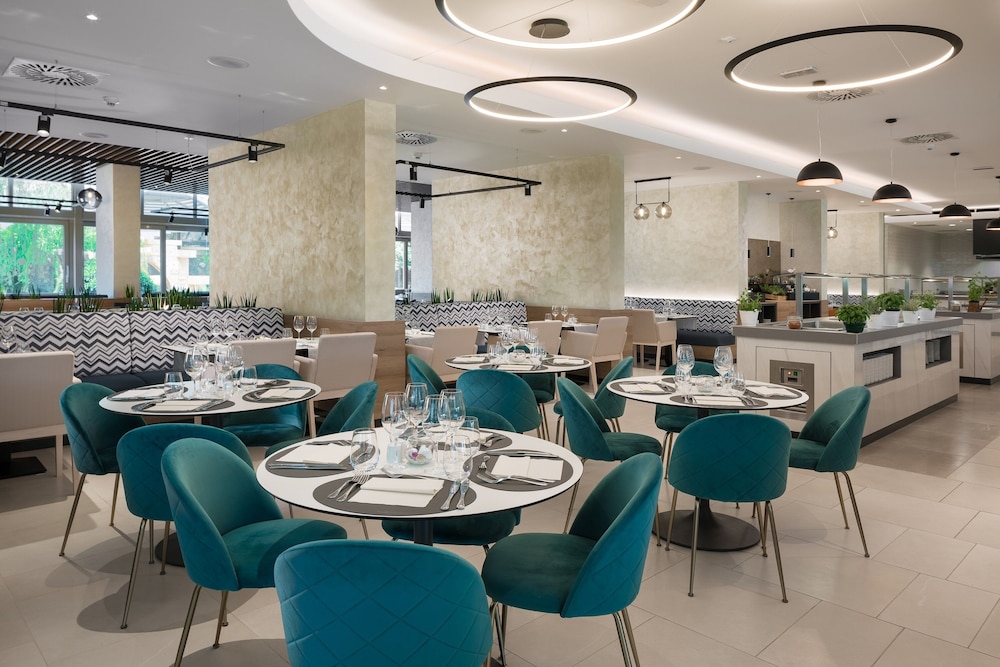 Valamar Meteor Hotel — Restaurant & bars in Makarska, Split-Dalmatia
