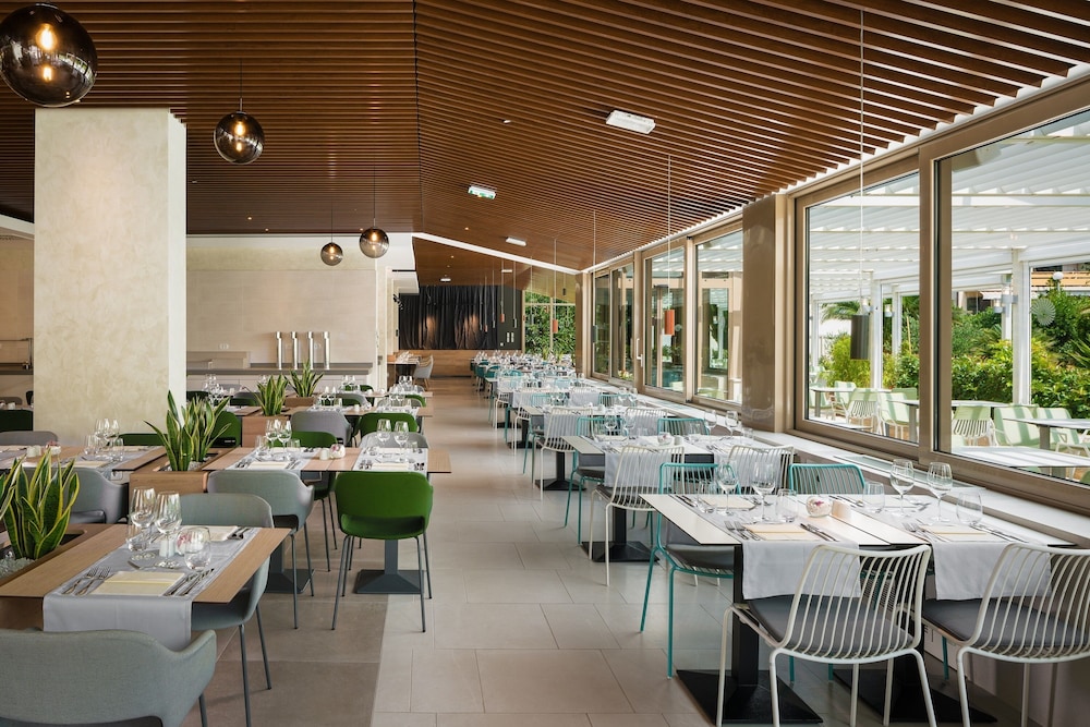 Valamar Meteor Hotel — Restaurant & bars in Makarska, Split-Dalmatia