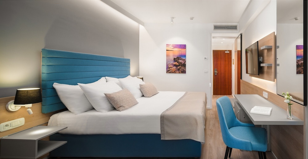 Valamar Meteor Hotel — Hotel rooms in Makarska, Split-Dalmatia