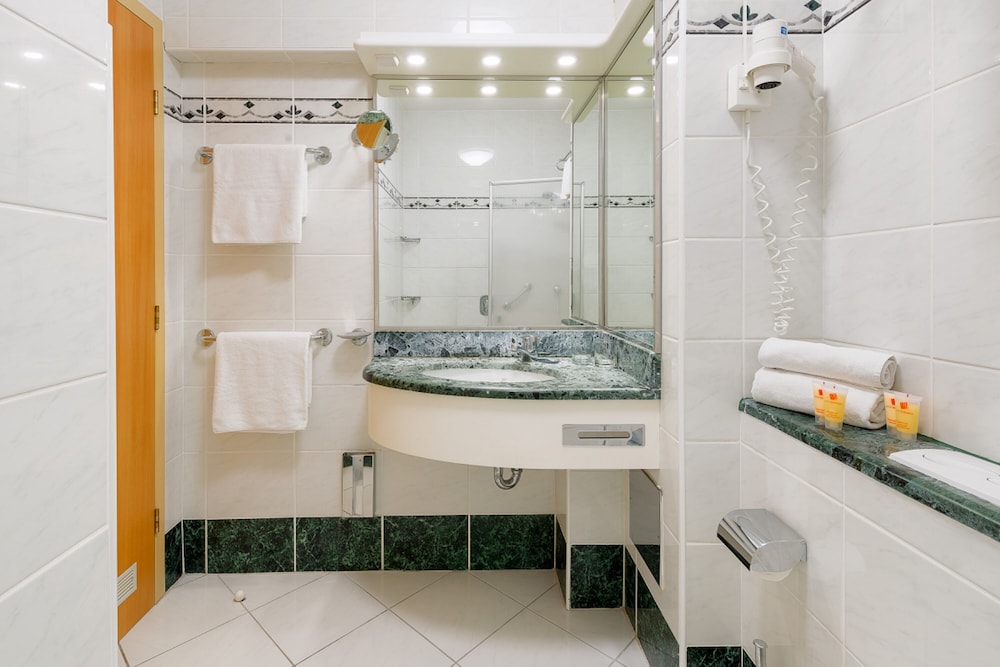 Valamar Meteor Hotel — Hotel rooms in Makarska, Split-Dalmatia