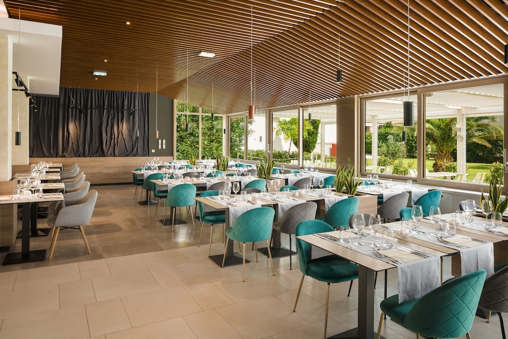 Valamar Meteor Hotel — Restaurant & bars in Makarska, Split-Dalmatia