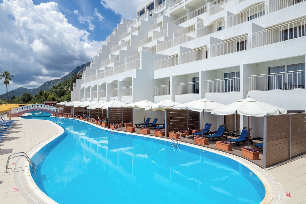 Sunshine Corfu Hotel & Spa All Inclusive — Swimming pool in Nisaki, Ionian Islands