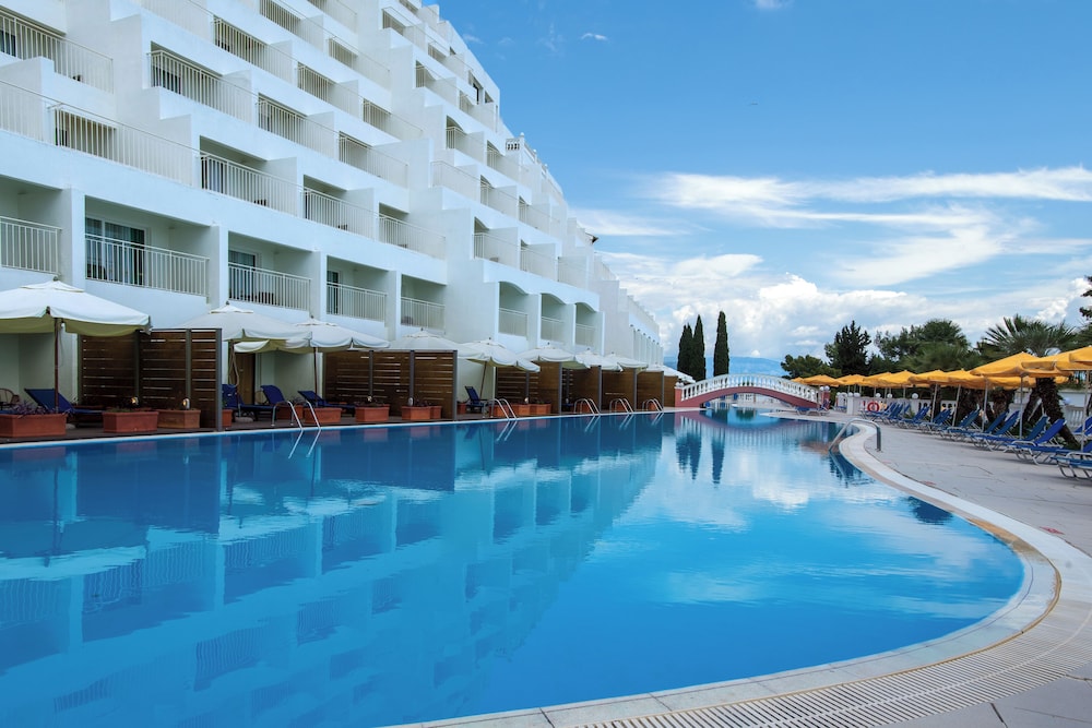 Sunshine Corfu Hotel & Spa All Inclusive — Swimming pool in Nisaki, Ionian Islands