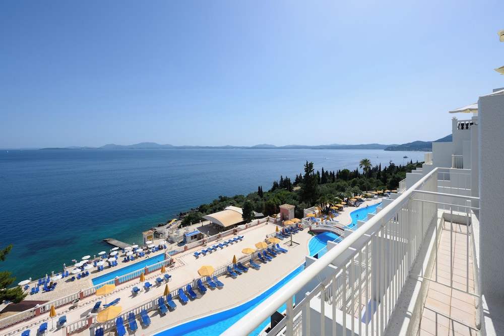 Sunshine Corfu Hotel & Spa All Inclusive — Swimming pool in Nisaki, Ionian Islands