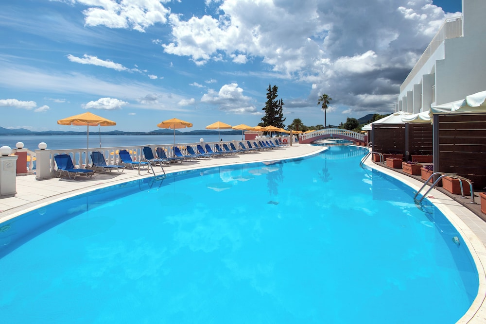 Sunshine Corfu Hotel & Spa All Inclusive — Swimming pool in Nisaki, Ionian Islands