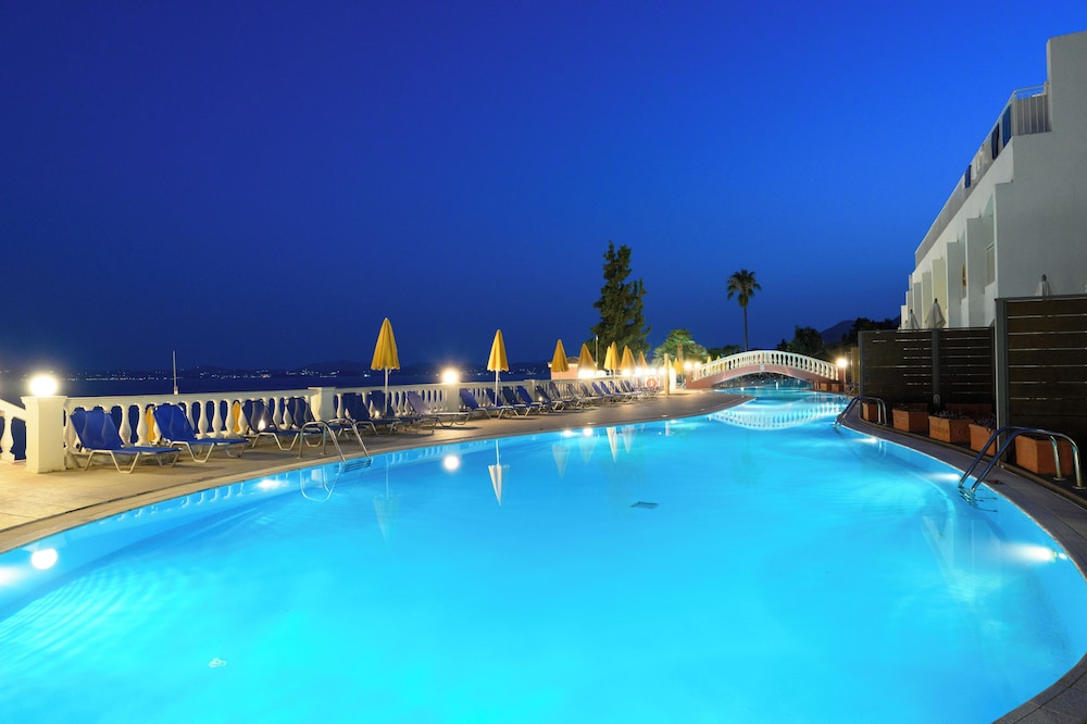 Sunshine Corfu Hotel & Spa All Inclusive — Swimming pool in Nisaki, Ionian Islands