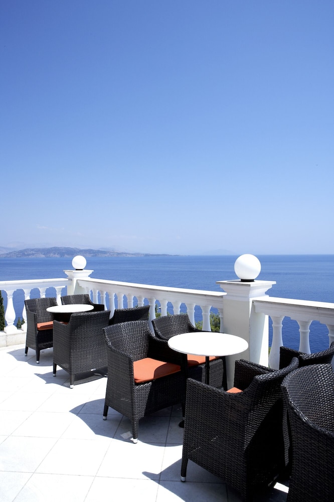 Sunshine Corfu Hotel & Spa All Inclusive — Restaurant & bars in Nisaki, Ionian Islands