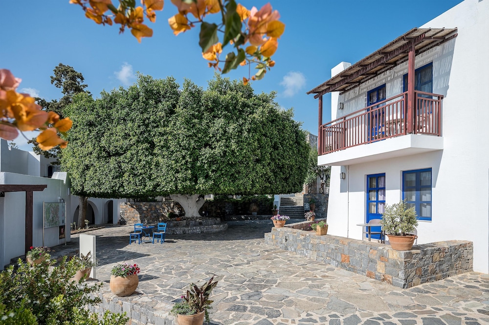 Creta Maris Resort - All Inclusive — Hotel building in Hersonissos